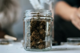 img featured 6 Ways to enhance your cannabis product packaging decoration